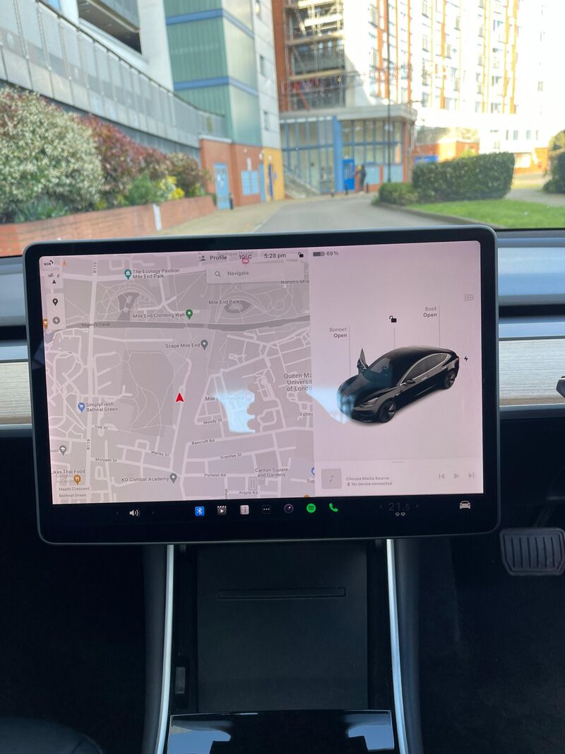 TESLA MODEL 3