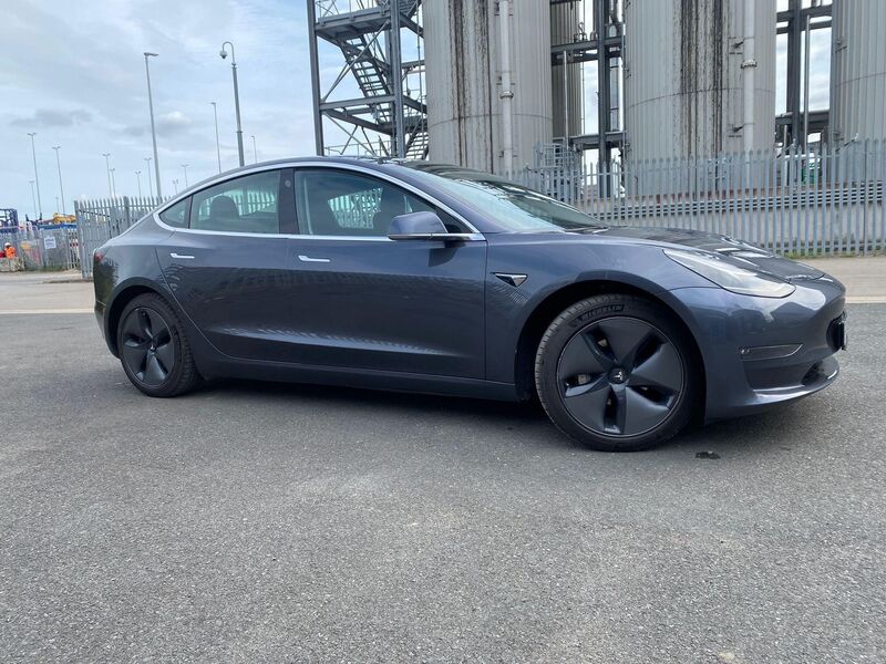 TESLA MODEL 3